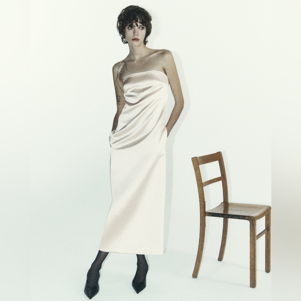 SLEEVELESS SATIN DRESS CREAM